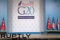 【動画】G20首脳会議に3匹の猫が乱入…「猫の警備員が会議場を点検した」と話題に!