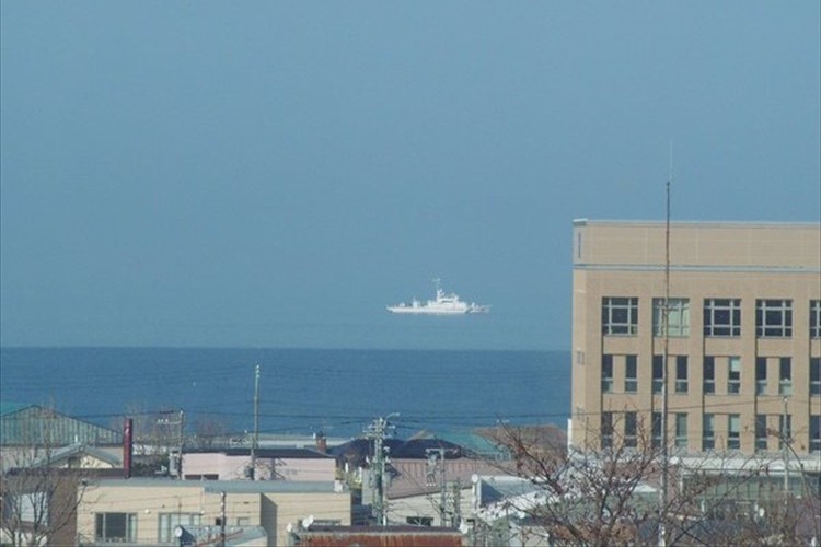 海上保安庁の船が浮いて見える！根室で撮影された蜃気楼の画像が話題に！