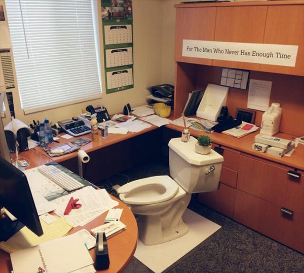 office_pranks_that_have_been_taken_one_step_too_far_640_07_R
