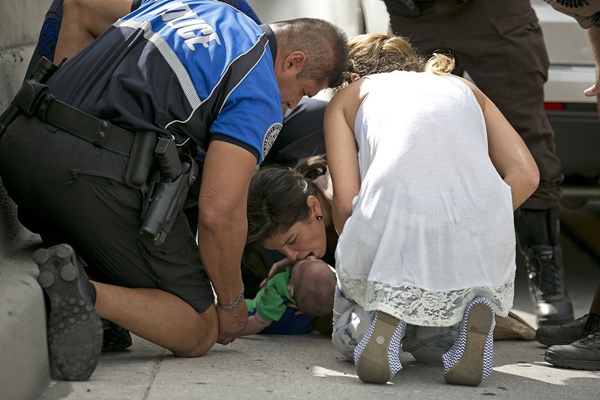 Baby-given-CPR-on-the-side-of-the-road-in-Miamir