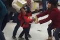子供から商品を奪い取る女性!米国のバーゲン「ブラック・フライデー」での酷い光景
