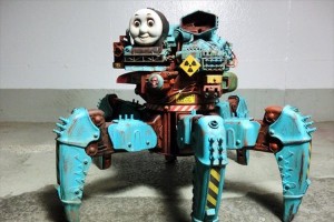 ラジコンと玩具を改造！「多脚機関戦車トーマス」のクオリティがスゴすぎると話題に！