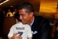 【動画】テロで両親を失った少年、憧れのC・ロナウドと対面し泣きじゃくる…SNSが起こした奇跡