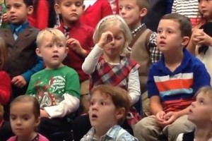 「パパ、ママ、見ててね！」合唱でひとりだけ違う振り付けの少女…その理由に涙