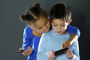 すべては息子を守るため！13歳の子供にiPhoneを正しく使ってもらうための18の約束事に賛否両論！