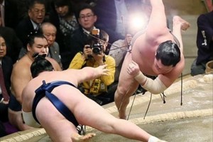 エネルギー弾を、間一髪でかわした！様に見える奇跡の1枚【躍動感溢れる画像8選】