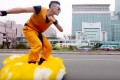 「筋斗雲よーい!」台北の街を颯爽と走る姿に子どもたちもびっくり!