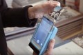 これいいな!スマホで撮ってその場でプリントできる画期的なスマホケース