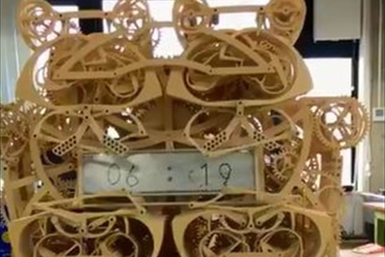 【16秒動画】卒業制作で作った“書き時計”のクオリティが芸術品級だと話題に!