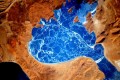 宇宙から撮影した“ヒマラヤ山脈の凍った湖”が、驚くほど青かった!
