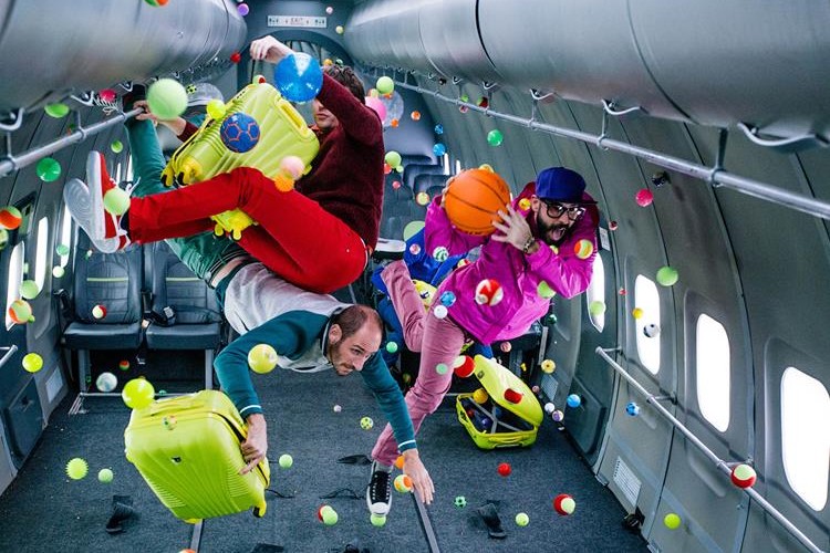 またやってくれた!『OK Go』が無重力状態の新作MVを公開!