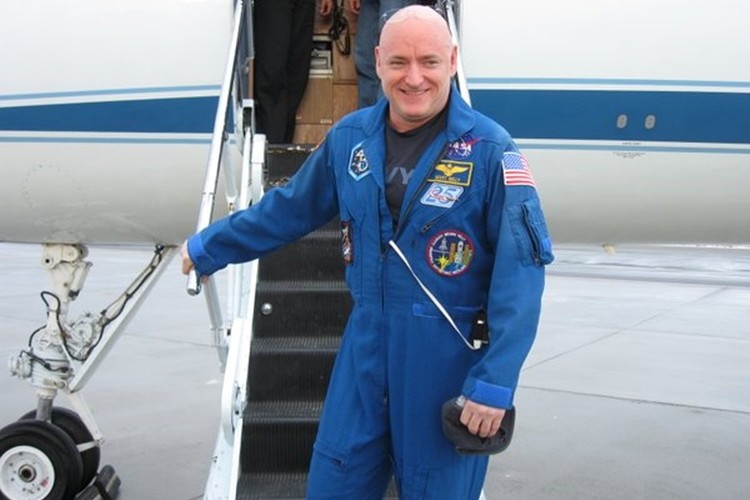 約1年ぶりにISSから帰ってきた米・宇宙飛行士”スコット・ケリー”が撮った最高の写真