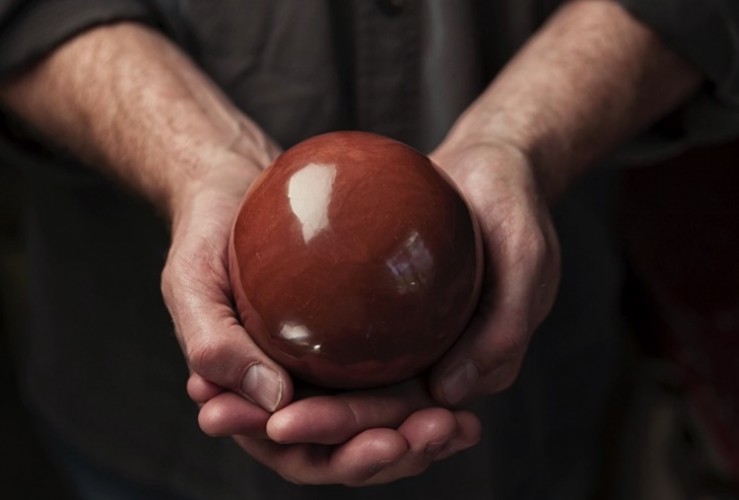 子どもの頃に作った泥団子、大人が作ったらアートになった