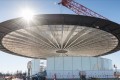 UFOかと思ったら、アップルが建設中の劇場の屋根だった!新製品発表のステージになる