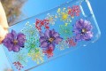 世界でひとつだけケース♪押し花でデザインされたスマホケースに春の息吹を感じる