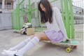 なんて気持ちよさそうなの!ロングスケートで華麗に踊る美女スケーターに釘付け!
