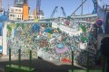よ~く見ると分かる!?渋谷の再開発現場に描かれた“ヤバい人たち”が話題に!