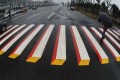これを見たら減速必至!?インドの3D路面標示が素晴らしいアイディアだと話題に!