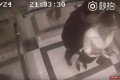 【防犯カメラ映像】襲われかけた女性が男性に反撃!あまりにも衝撃的な結末