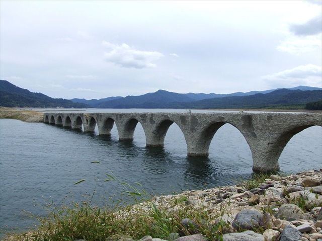 1024px-Taushubetsu-kyoryo_bridge-1_R