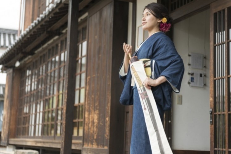 和服にバツグンに合う!?長い傘がスッポリと収まる帆布がいい感じ