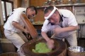驚愕の速さで有名な奈良の高速餅つきが海外で再び話題に!!