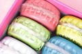アレ?このマカロン、ビールのキャップだ!女性デザイナーの作るフェイクフードが面白い