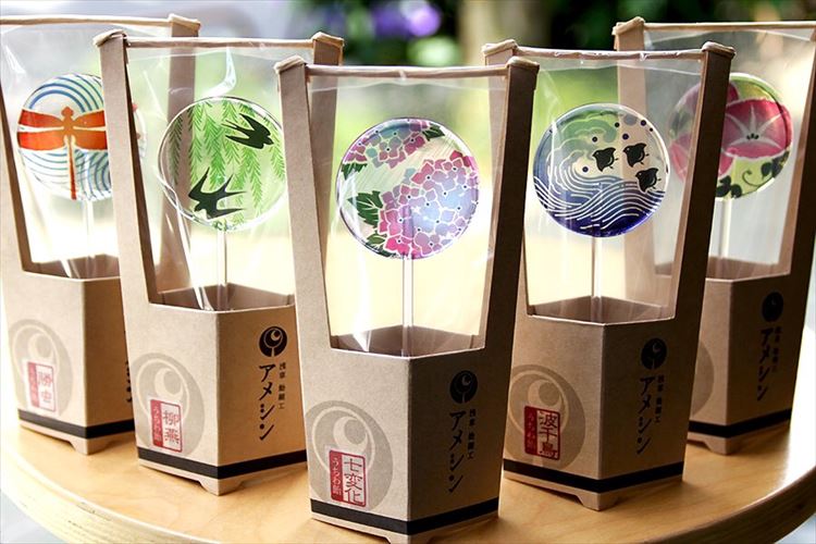涼しげで美しい…飴細工店の『うちわ飴』、夏仕様に衣替え
