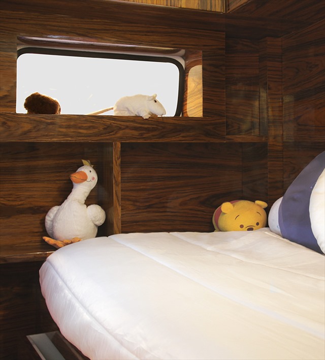 bun-van-detail-circu-magical-furniture-13_R