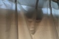 「なんか変な視線を感じる…」カーテンに浮かび上がる顔の正体とは！？