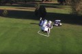 未来がキタ！ゴルフバッグを運ぶ空飛ぶカートがもすごい！