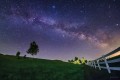 織姫と彦星 年に一度の出会い…“七夕の天の川”が息をのむ美しさ 北海道美瑛町