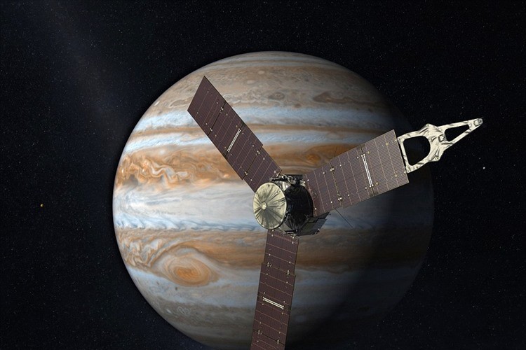 木星探査機「ジュノー」が観測軌道から撮影した初画像を公開! 衛星の姿も