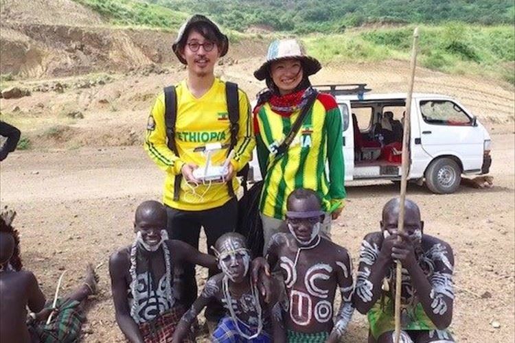 【動画】ドローンを使ってセルフィー! 世界一周の新婚旅行に世界中から大反響!