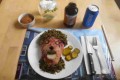 「80歳のうちの親父が毎回昼ごはんの写真を送ってくるんだけど...」斬新すぎて笑ってしまう