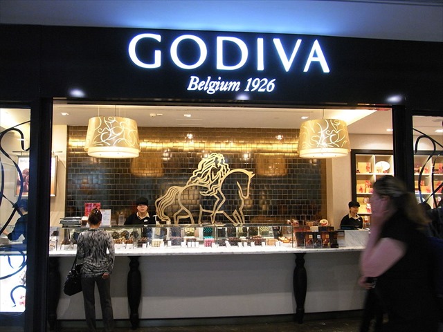 HK_Central_IFC_Mall_lunch_time_shop_GODIVA_Belgium_1926_sign_April-2012_R