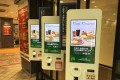 マックが一部店舗で昨年から導入済のセルフレジ「コミュ障でも行ける」等と話題に!