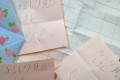 【楽しそうな家族】子どもたちからの誕生日プレゼントが「おしり見せ券」だった