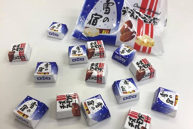 ロングセラー「雪の宿」と「チーズアーモンド」がチロルに…！気になるので実際に食べてみた