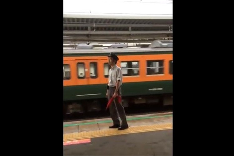 「ルール守れないんだったらやめてくれよ!」怒り心頭の駅員が「撮り鉄」に警告