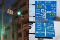 「西(北)」「国道が3つ重複」など… 思わずツッコミたくなる道路標識【7選】