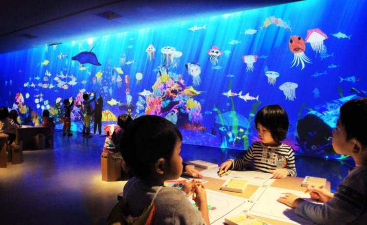 子供を連れていきたい!チームラボが魅せる“未来の遊園地”が創造的
