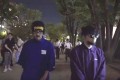 渋谷が騒然！？突如現れた怪しい2人組のラッパー、その正体とは…？