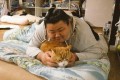 ニャンて素敵なミスマッチ！大相撲・荒汐部屋に住む2匹の猫ちゃんと力士たちとの関係が微笑ましい