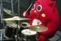 ファンシーな見た目で驚愕のドラムテクニック! ゆるキャラ“にゃんごすたー”が話題!
