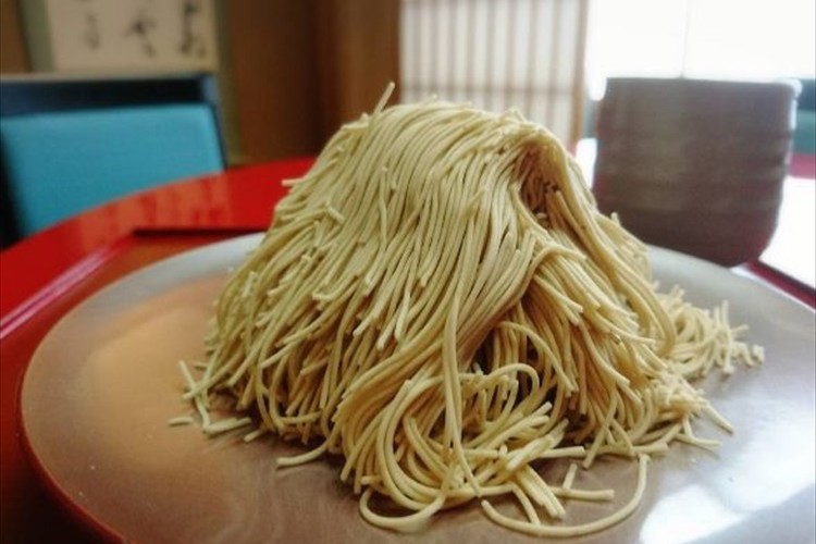 素麺に見えるのは獲れたての新栗! 究極の栗菓子「朱雀」が人気で早朝から大行列