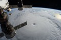 上空からとらえた台風18号の姿を公開!そのハッキリとした目とスケールに恐怖の声、続出!
