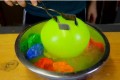 【実験】液体窒素に入れて縮んだ風船を取り出したらどうなる?その結果に仰天!
