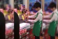 なーんだ、ただの超能力か...鳥取にはカニを浮かせるスーパーのスーパー店員さんがいた!