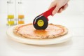 “ターンテーブル型のピザカッター”でパーティーがもっと楽しくなりそう♪